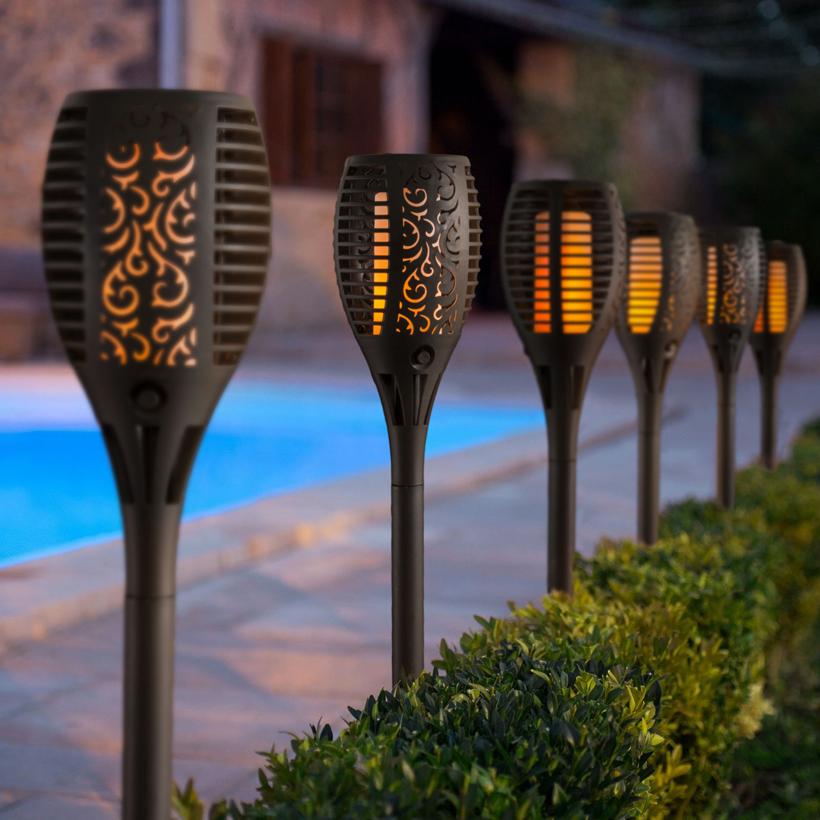 Afbeelding van LED-zonnelamp - doorboorbaar - vlameffect - 12 gele LED's - kunststof - zwart - 10 x 58 cm 1 Stuks