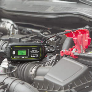 Afbeelding van Auto acculader - 230 V - 2 A / 4 A - automatisch 1 Stuks [55784C] - 01 55784C web