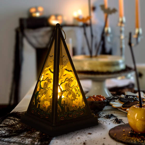 Afbeelding van Halloween LED lantaarn - heks - warm wit - zwart - 9,5 x 9,5 x 17 cm - 2 x AAA 1 Stuks [56549C] - 02 56549C