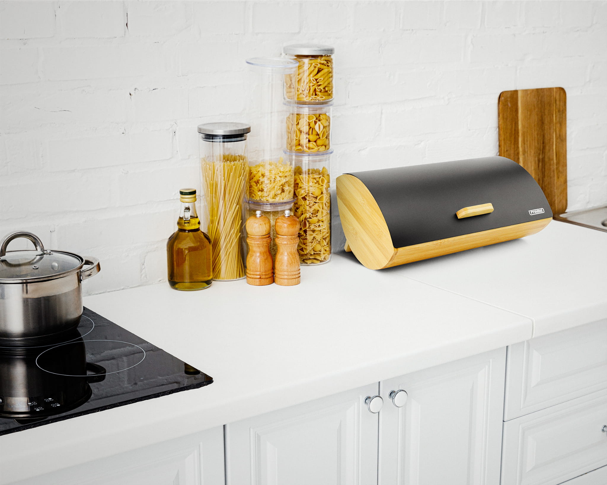 Afbeelding van Luxe Broodtrommel Zwart met Bamboe - Brood Bewaardoos - Ovaal - 6f12 b386 4eed a77b f2ffb2f25d7e