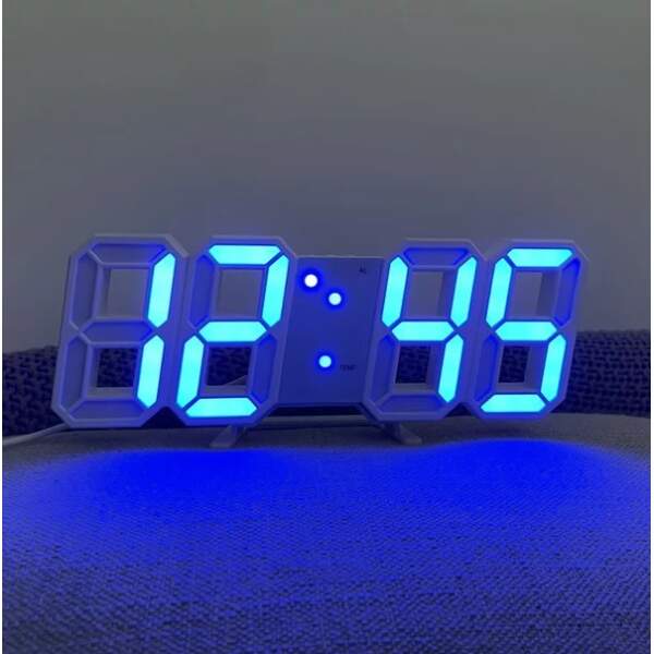 Afbeelding van Digitale LED Klok Wekker met Blauw Licht - op USB (incl.) - Tafelklok voor Slaapkamer - Game Kamer - 24 x