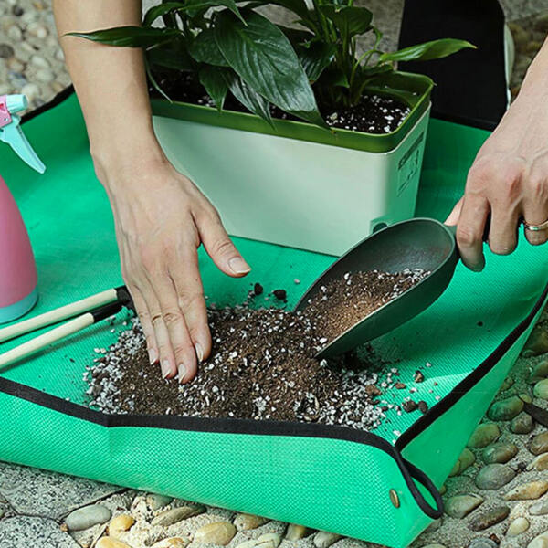 Afbeelding van Verpotmat - 100x100 cm - Groen - Waterdichte mat - Planten verpotten op een plantenmat - Plant Onderlegger -