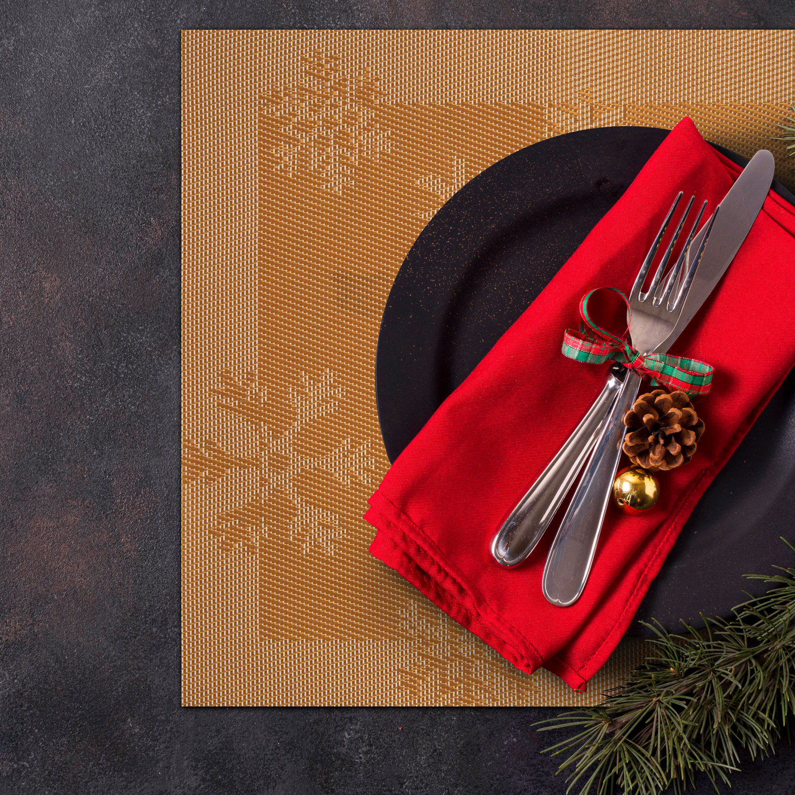 Afbeelding van Kerst Placemat - 6 stuks Placemats - Goud Sneeuwvlokken - e48c 3d80 45c2 97bc a5e39b893b32