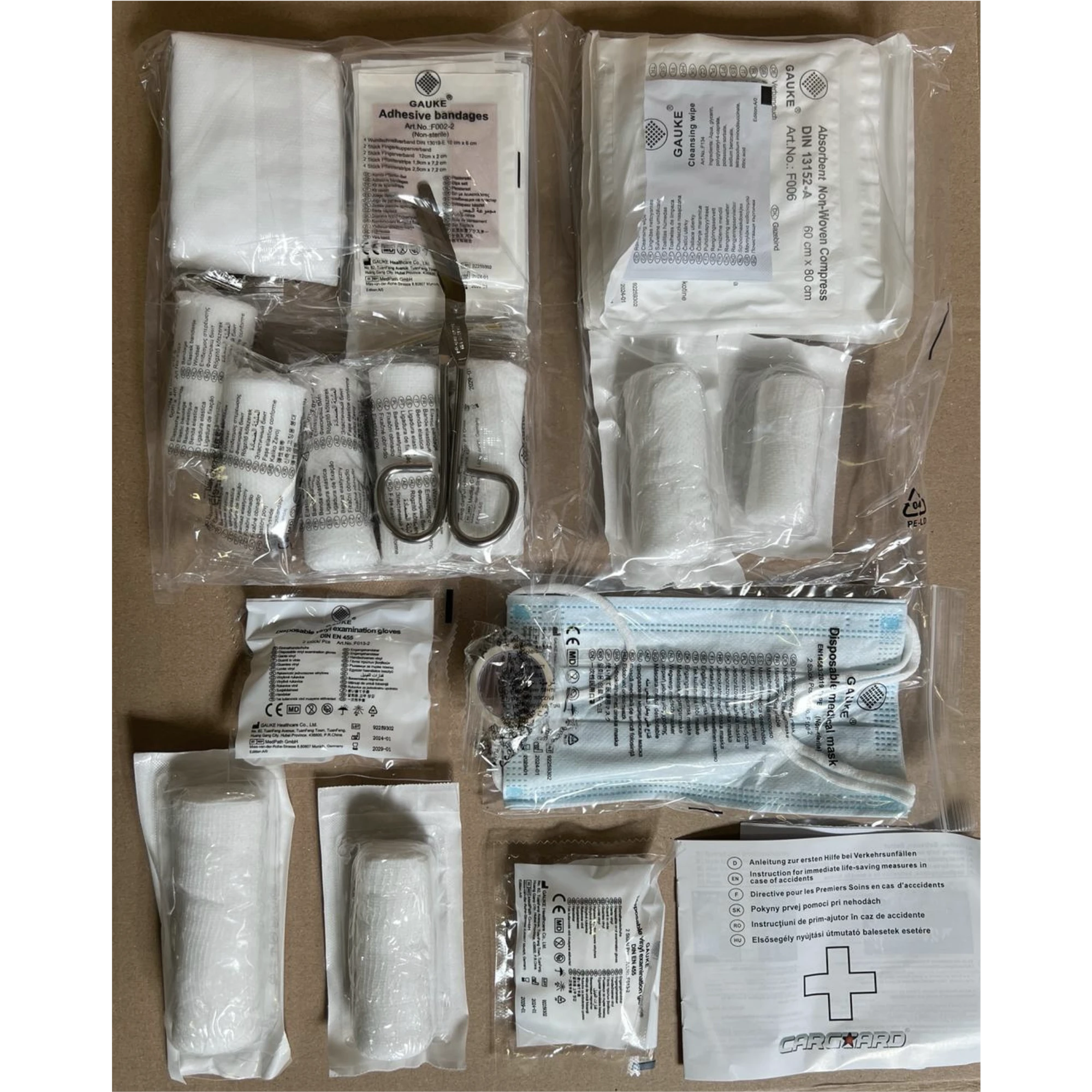 Afbeelding van CARGUARD Verbanddoos EHBO KIT Koffer - 43-delig - Verbandtrommel Doos Auto - Rood - met Verband, Pleisters,
