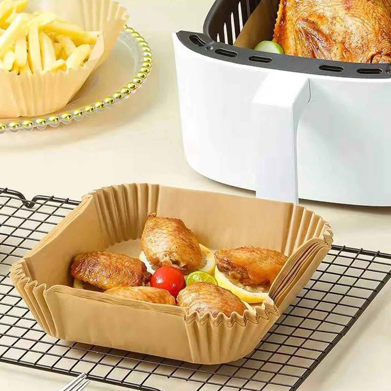 Afbeelding van Bewello Airfryer Bakpapier Vierkant - 20x20 cm - Air Fryer Bakpapier XXL - Airfryer Wegwerpbakjes - 50 stuks