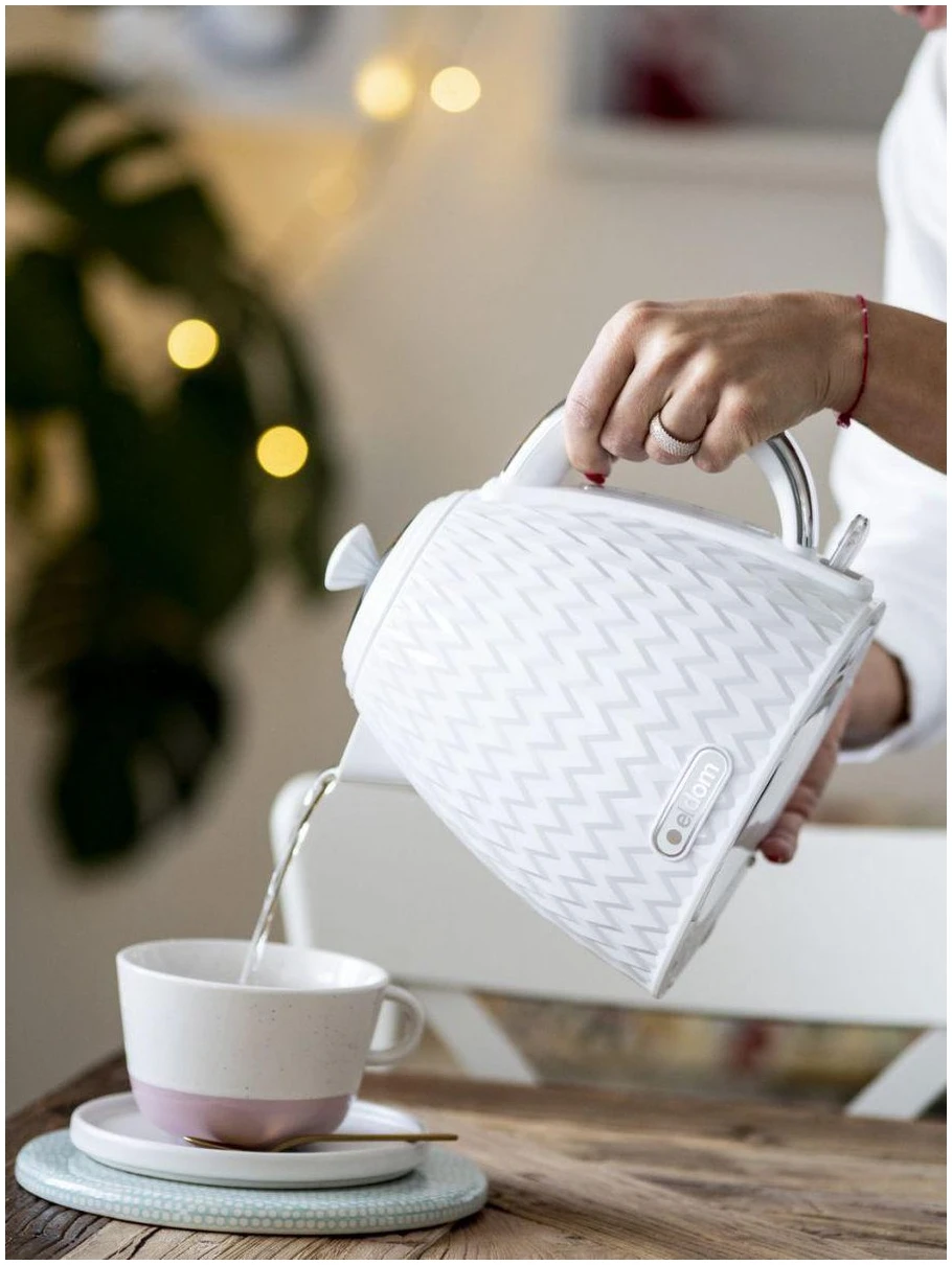 Afbeelding van Grote Waterkoker Retro - ELDOM - Wit Glans - 1.7 Liter - 1202 64e3 4331 a627 7d2b0b0049a9