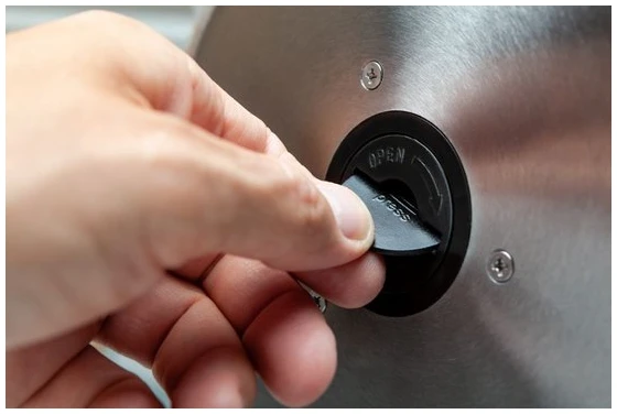 Afbeelding van Eldom Professionele Vleessnijmachine - Inclusief 2x RVS Snijschijf - ø 19cm - Dunsnijder - Allessnijder -