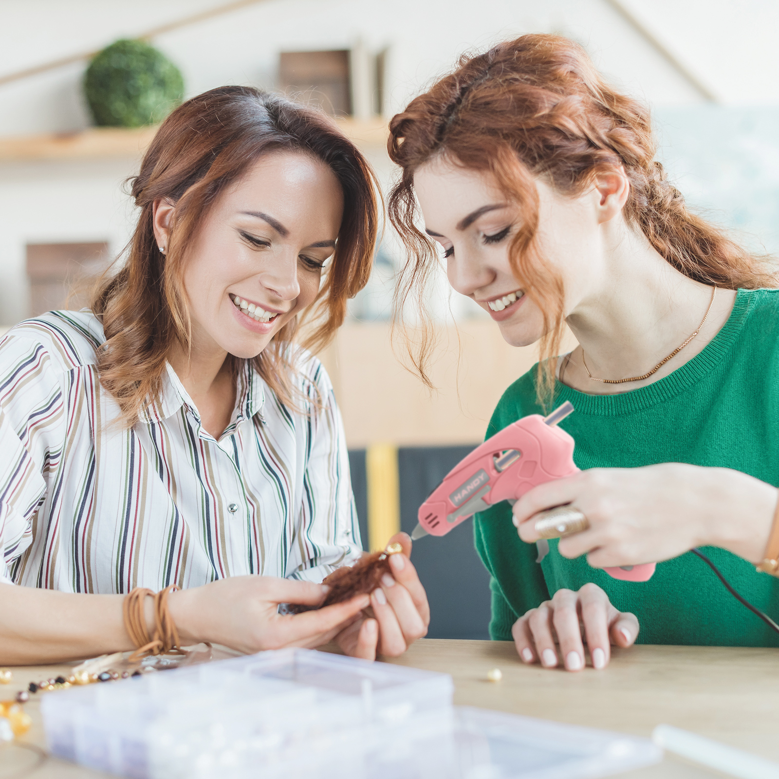 Afbeelding van Draadloos Lijmpistool 10W - Roze - USB-C Oplaadbaar - Geschikt voor Ø 7mm lijmpatronen (excl.) - 1f09 0c0d