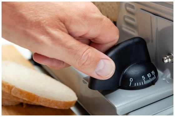 Afbeelding van Eldom Professionele Vleessnijmachine - Inclusief 2x RVS Snijschijf - ø 19cm - Dunsnijder - Allessnijder -