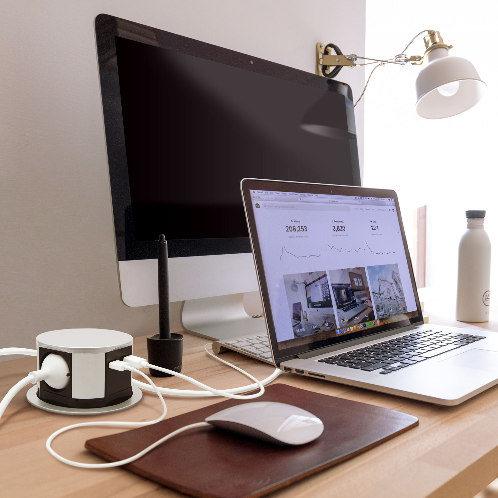 Afbeelding van DELIGHT - Inbouw Pop-Up Tafelblad Stekkerdoos met 2x USB en 3 Stopcontacten - Zilver - Lage inbouwdiepte -