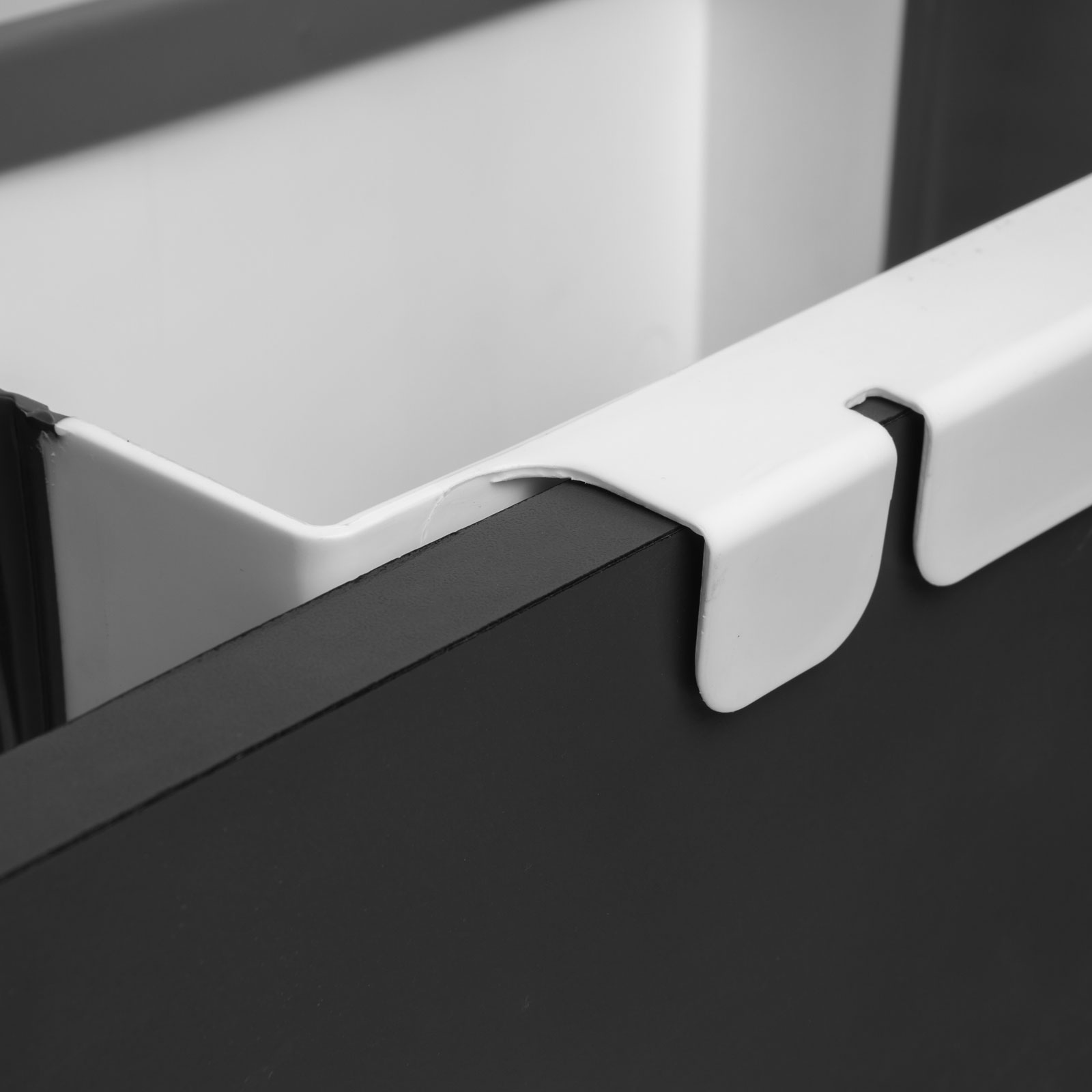 Afbeelding van Bewello - Hangende Vuilnisbak Kastdeur - Inbouw Prullenbak Hangend voor Keukenkast - Afvalbakje Opvouwbaar -