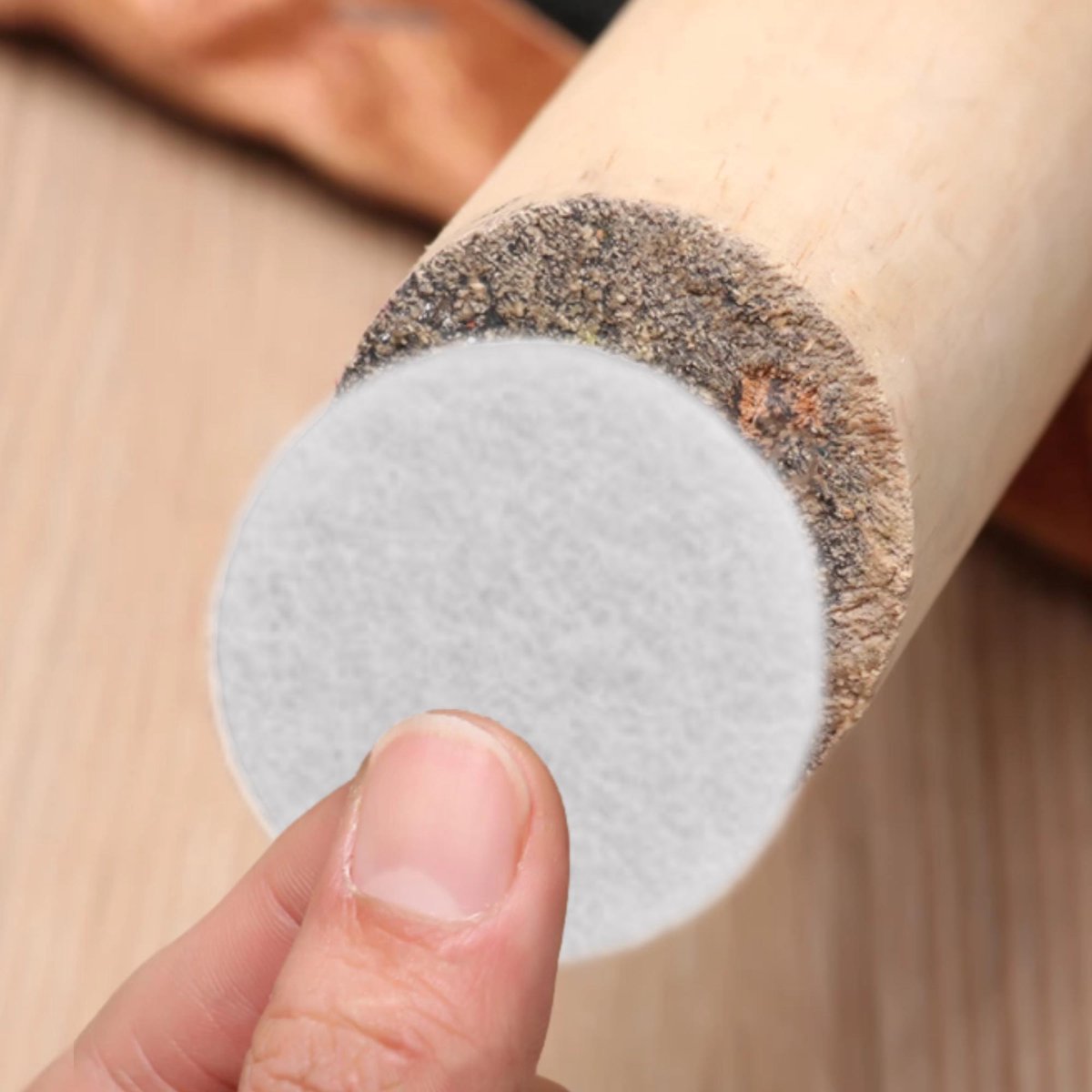 Afbeelding van 240x Premium Viltjes Stoelpoten - Zwart & Wit - Zelfklevend Anti Kras Meubelvilt voor Meubels - 240 stuks