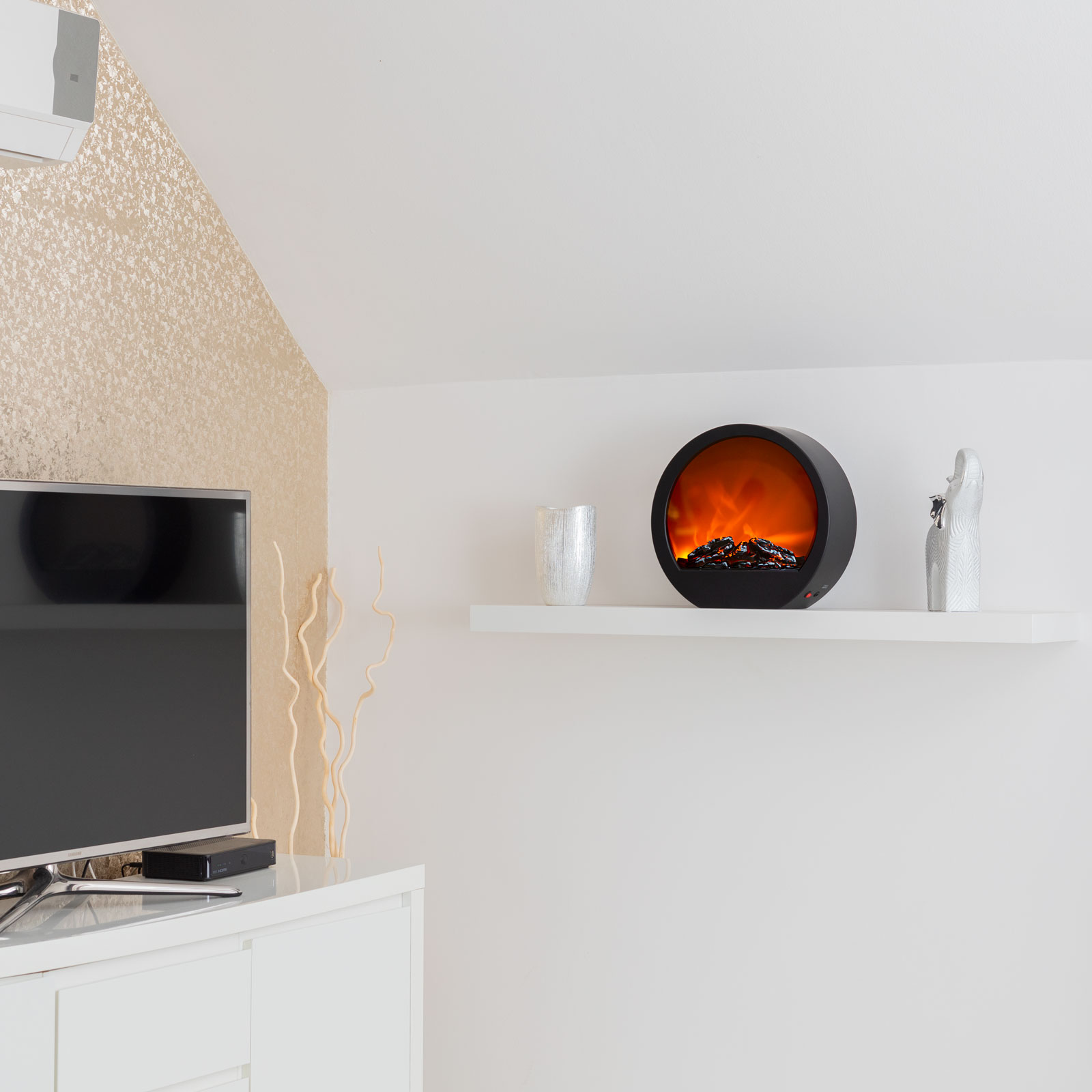 Afbeelding van Bewello - Mobiele Elektrische Sfeerhaard voor op een schouw of tafel - Open Haard met LED-vlameffect - werkt