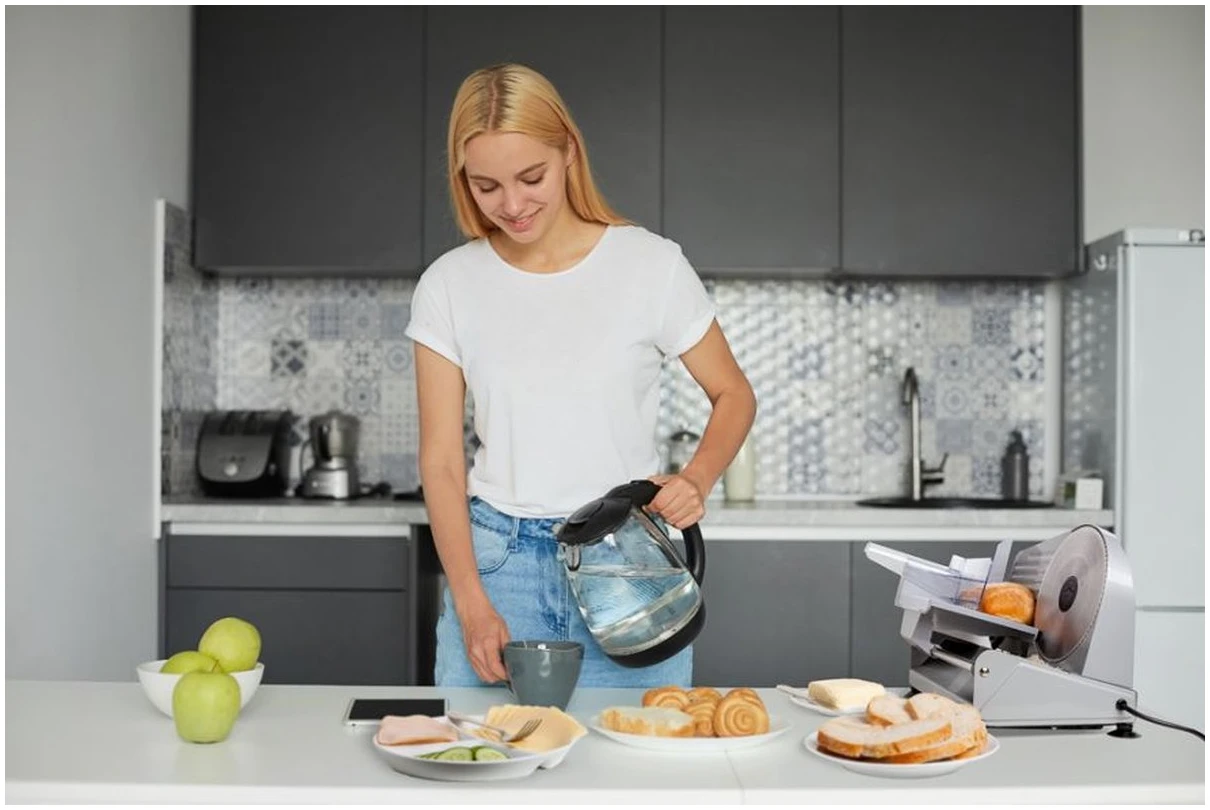 Afbeelding van Eldom Professionele Vleessnijmachine - Inclusief 2x RVS Snijschijf - ø 19cm - Dunsnijder - Allessnijder -