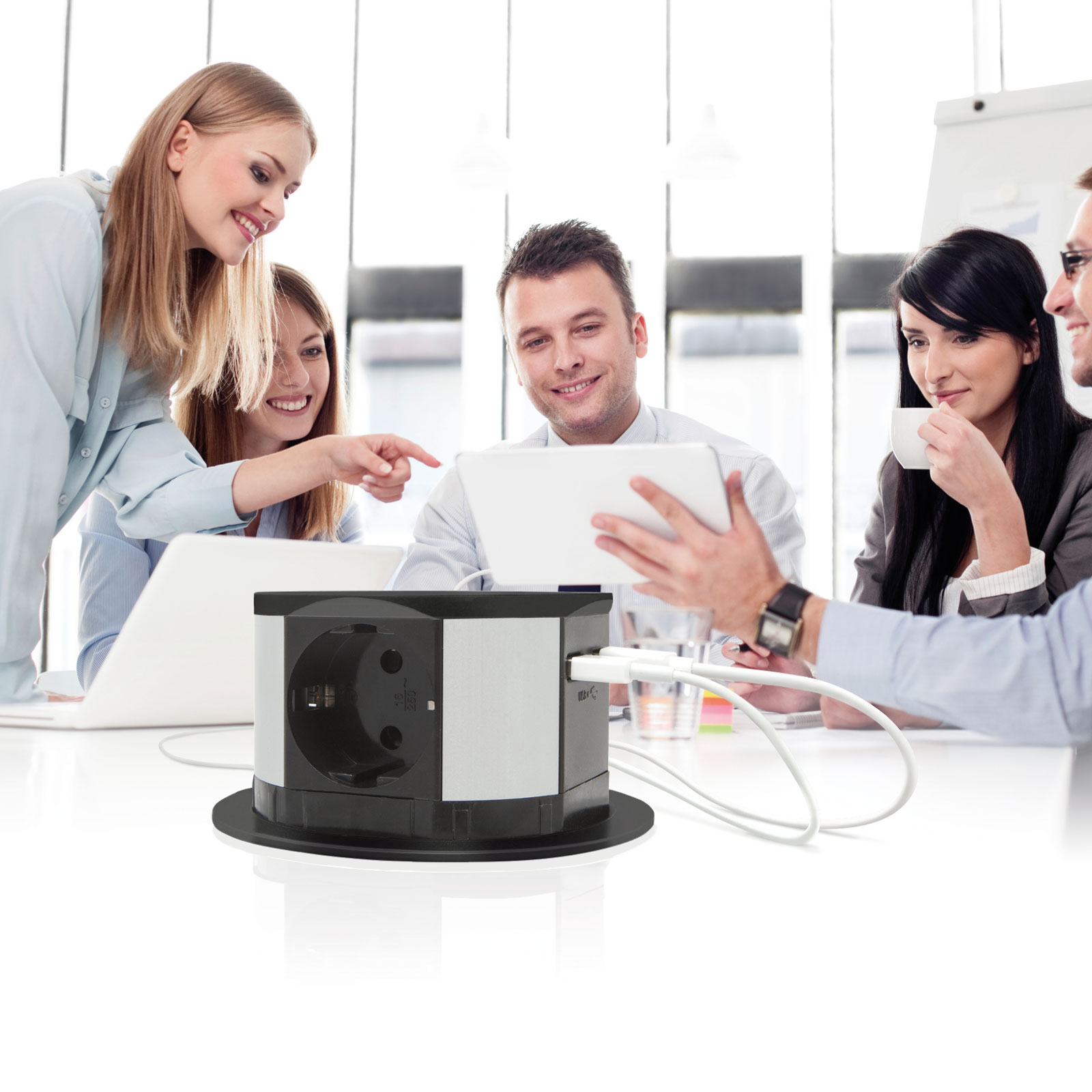 Afbeelding van DELIGHT - Inbouw Pop-Up Tafelblad Stekkerdoos met 2x USB en 3 Stopcontacten - Zwart - Lage inbouwdiepte -