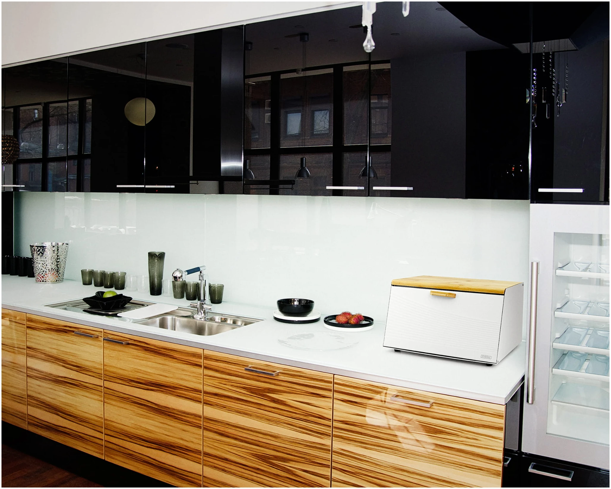 Afbeelding van Broodtrommel Trapeziumvormig Wit - Helpt Brood Vers Te Houden Brooddoos - Bewaardoos - Vershouddoos -