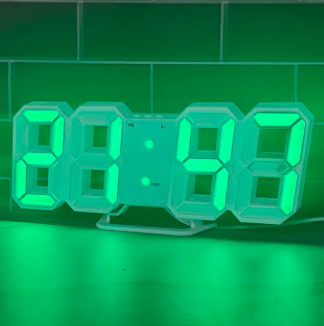 Afbeelding van Digitale LED Klok Wekker met Groen Licht - op USB (incl.) - Tafelklok voor Slaapkamer - Game Kamer - 24 x 9,4