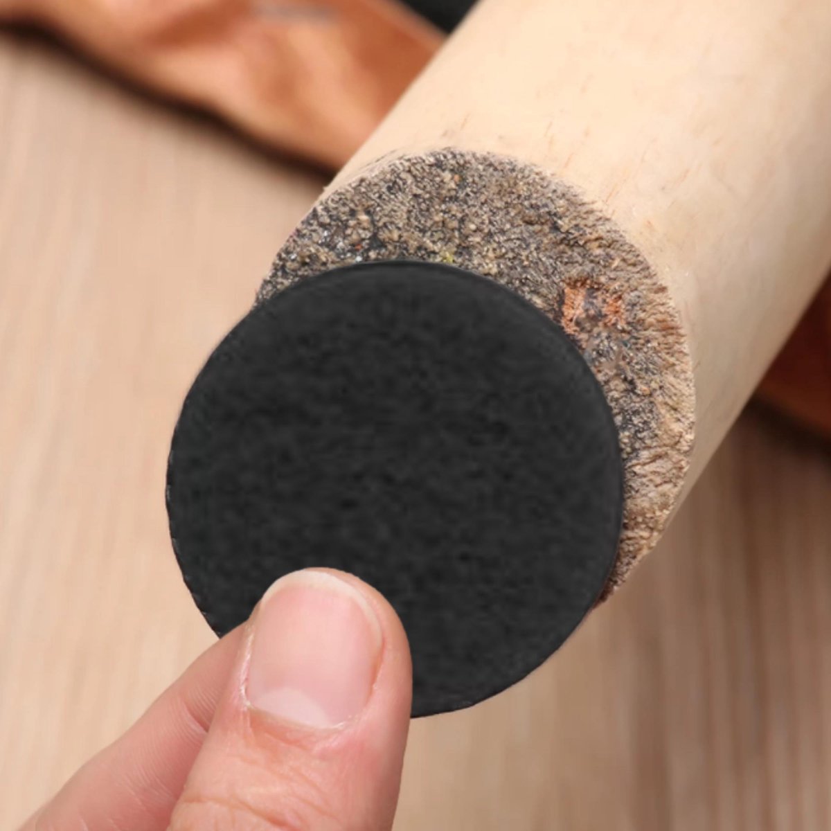 Afbeelding van 240x Premium Viltjes Stoelpoten - Zwart & Wit - Zelfklevend Anti Kras Meubelvilt voor Meubels - 240 stuks