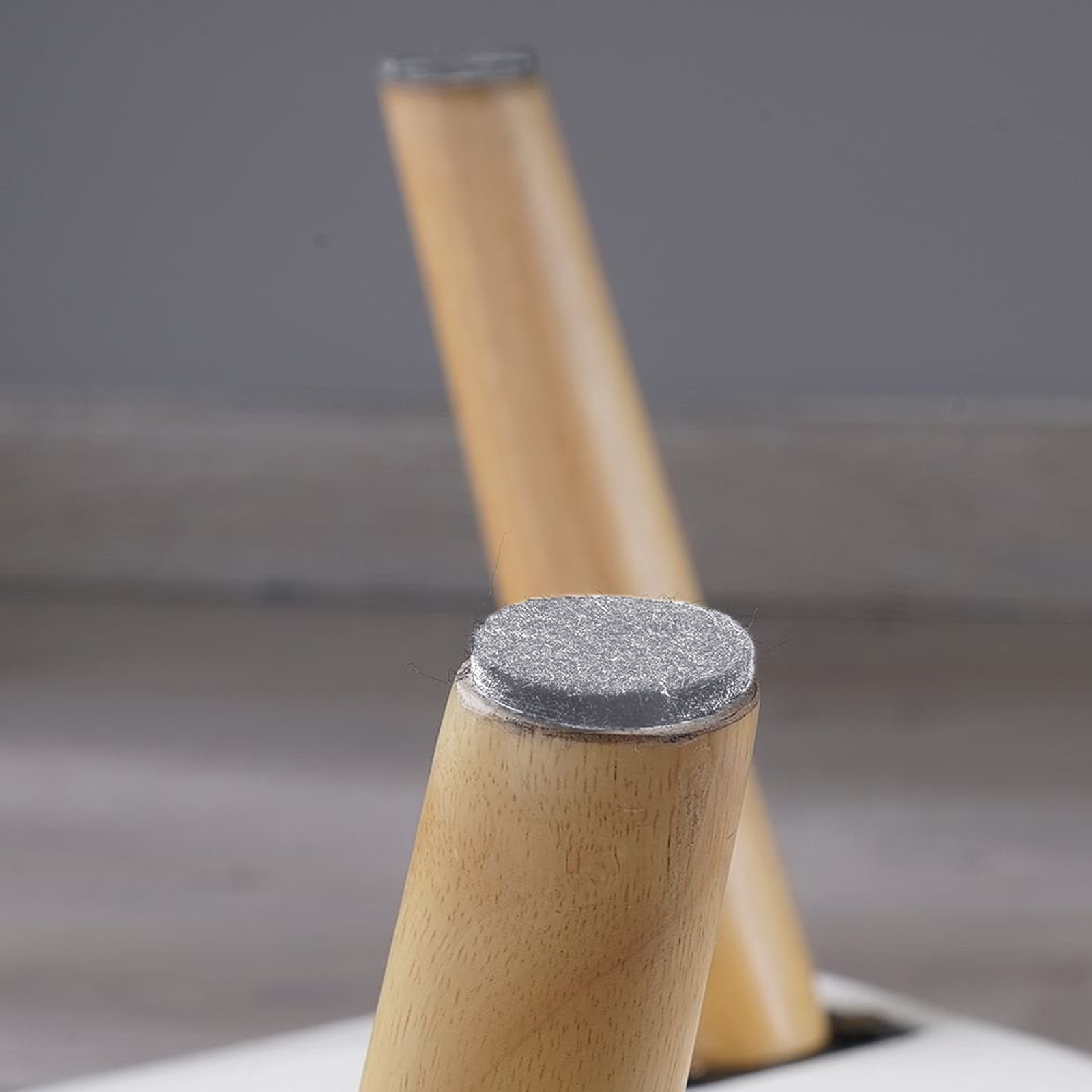 Afbeelding van 125x Premium Viltjes Stoelpoten - Zwart / Wit / Grijs - Zelfklevend Anti Kras Meubelvilt voor Meubels - 125