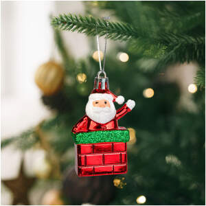 Afbeelding van Kerstboomdecoratie Kerstman Kerstbal– Hangende kerstornament van kunststof – Kerstman in schoorsteen 1