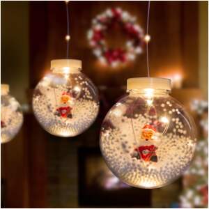 Afbeelding van LED-lichtgordijn - sneeuwbol met Kerstman - 2,7 x 0,75 m - 110 warmwitte LED's - IP44 1 Stuks [58917] -