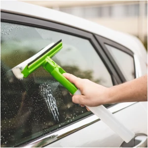 Afbeelding van Autoramen Reinigingspons met spraytank en rubberen ruitenwisser - Ramen schoonmaken zonder krassen -