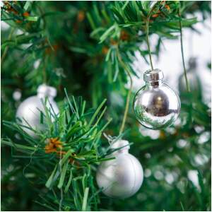 Afbeelding van Kerstboomdecoratieset met 36 kerstballen (Ø2 cm) - zilver - matte, glanzende en glitter afwerking - duurzame