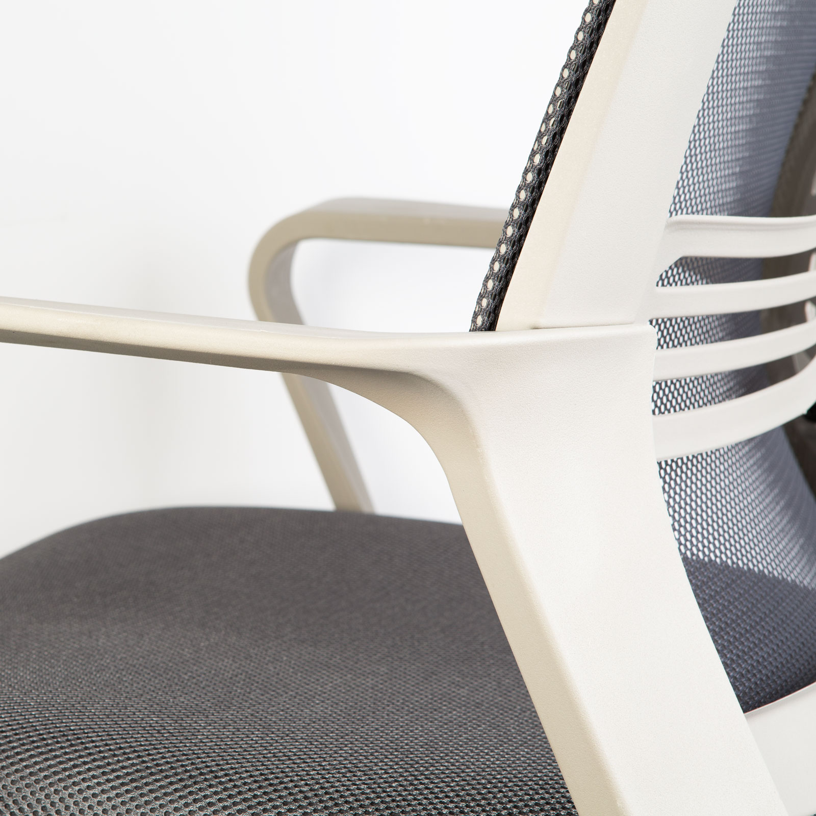 Afbeelding van Bureaustoel Met Vaste Armleuningen – Ergonomische Draaistoel Met Gaslift En Vlindermechanisme – Mesh