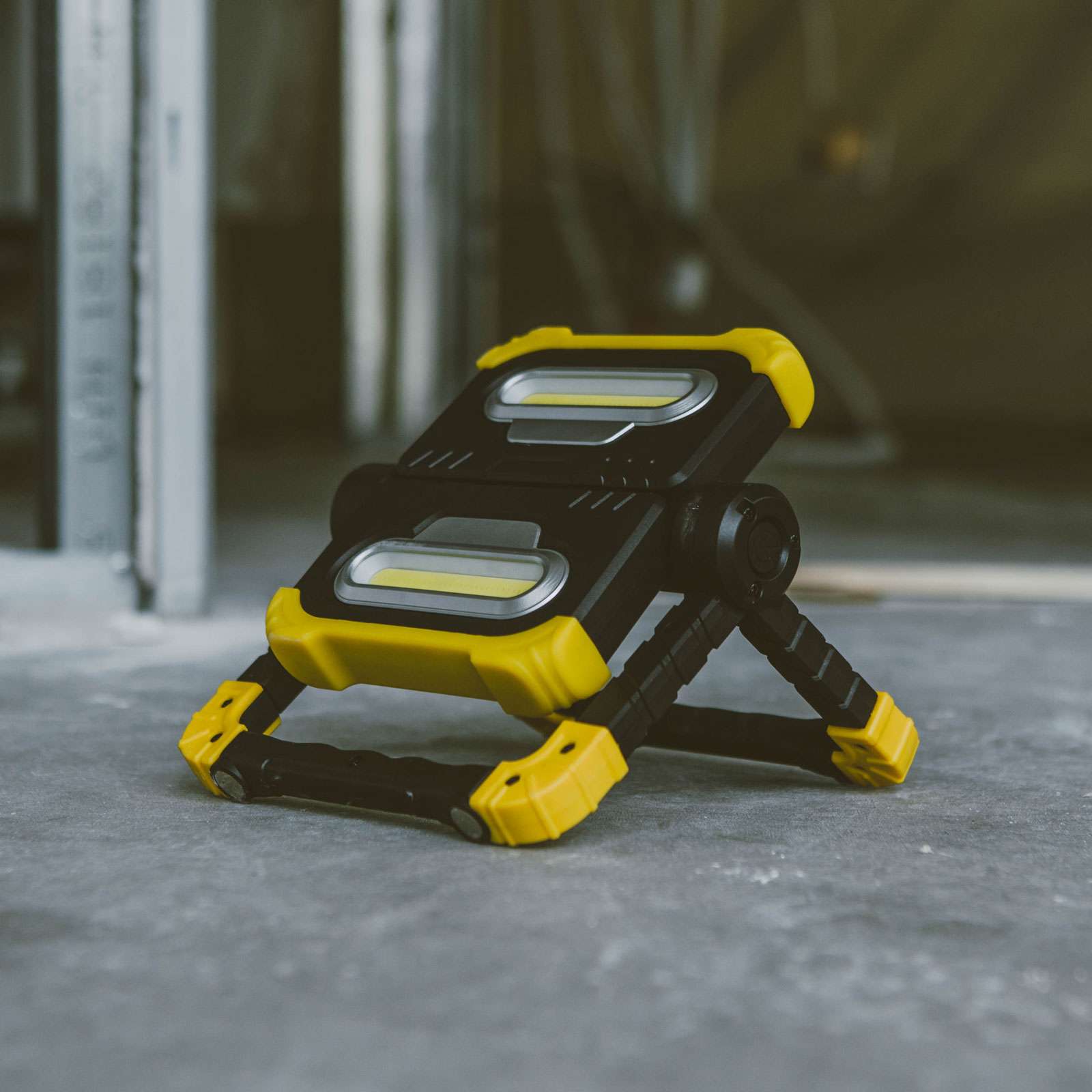 Afbeelding van Multifunctionele LED Bouwlamp - 2×1000 Lumen, Draagbaar & Oplaadbaar met Powerbankfunctie en 270°