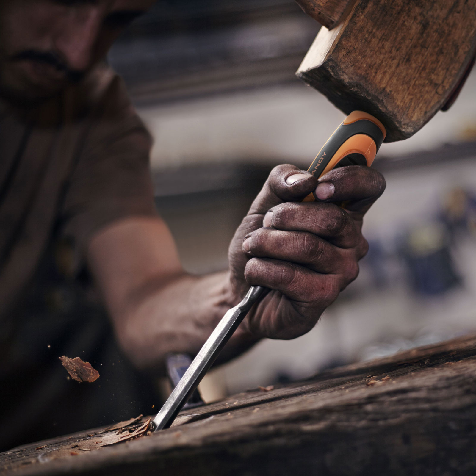 Afbeelding van Houtbeitel Met Slagkap – Gehard Staal HRC 57–62 – Ergonomische Rubber Handgreep – Precisiebeitel Voor