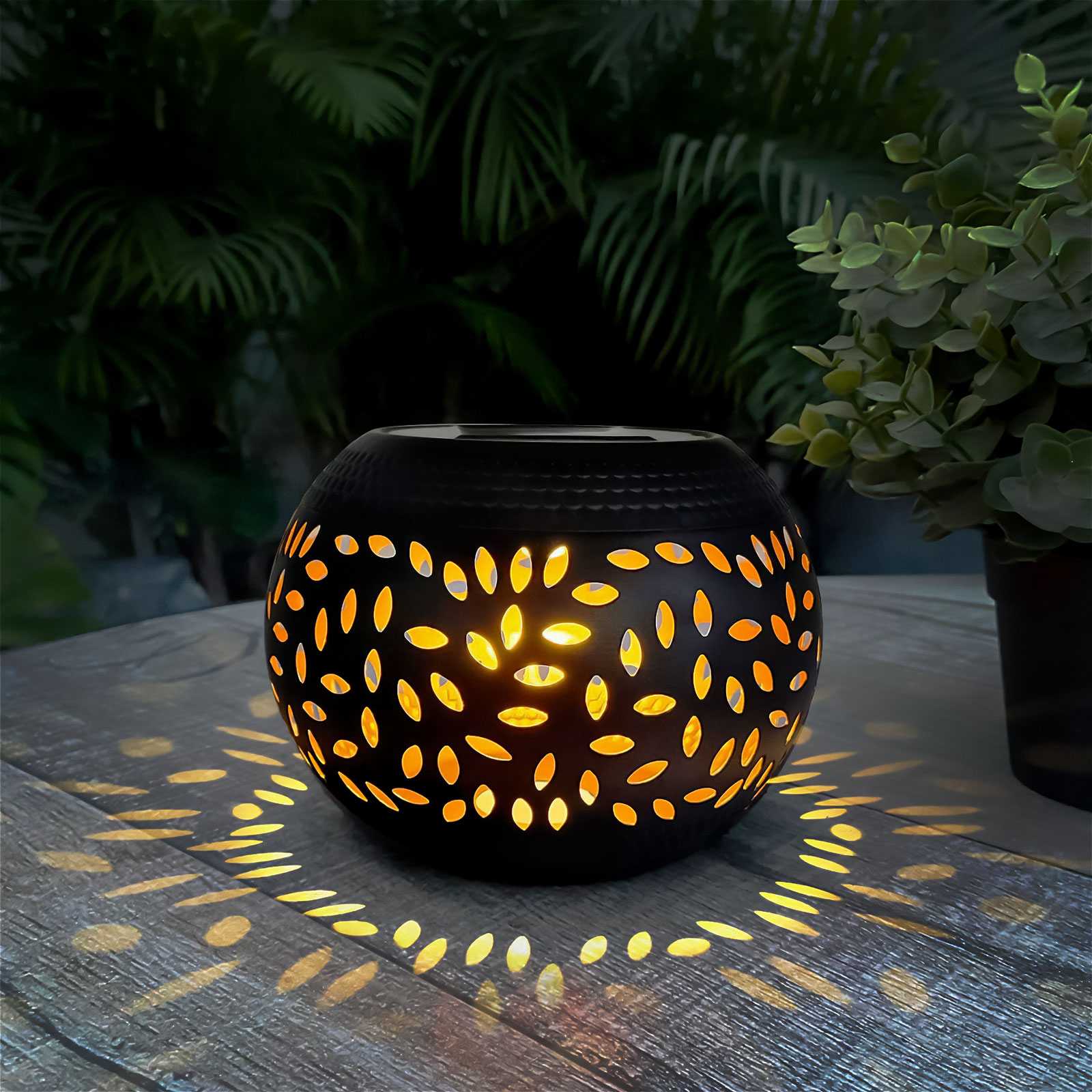 Afbeelding van Decoratieve lamp op zonne-energie – met vlameffect – 12 gele LED's – 15 x 15 x 11 cm 1 Stuks