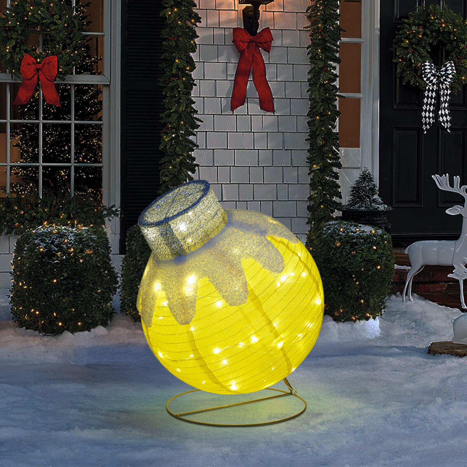 Kerstverlichting Buiten Figuren op Netstroom - Reuze Kerstbal Verlicht Ornament XXL 83 x 60 cm - Binnen & Overdekt Buiten - Geel / Goud - Warm witte LEDs + Afstandsbediening