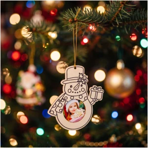 Kerstdecoratie - beschilderbaar houten fotolijstje - sneeuwpop - 13 cm - ophangbaar 1 Stuks [58863B]